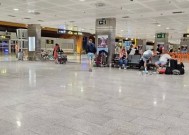 易捷航空因雾延误22小时，乘客在特内里费机场“无处可去”